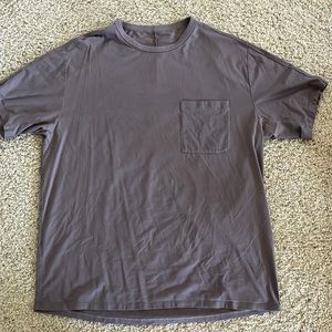 Men’s purple lululemon everyday pocket t shirt